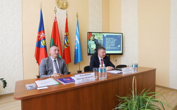 Информационно-пропагандистская группа во главе с председателем райисполкома Николаем Парамоновым провела встречу в Смолевичском ЖКХ